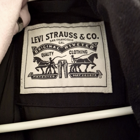 MENS LEVIS PUFFER COAT! EXCELLENT CONDITION! - Picture 3 of 6